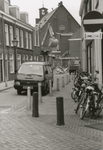861167 Gezicht in de Bergstraat in Wijk C vanuit de Willemstraat te Utrecht, met op de achtergrond links de sloop van ...